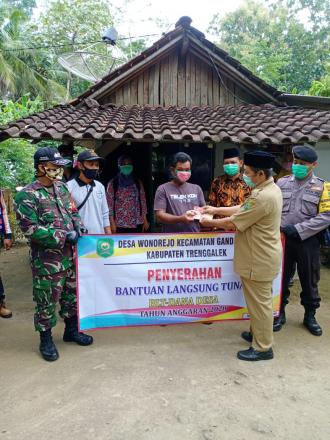 Pemberian bantuan langsung tunai(BLT) 